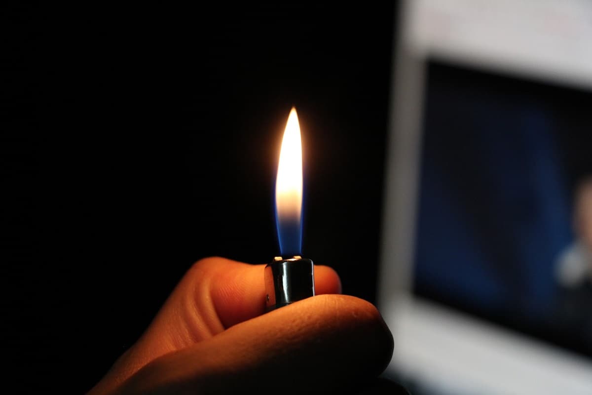 Best Survival Lighter Reviews, Advice & Comparison 2020