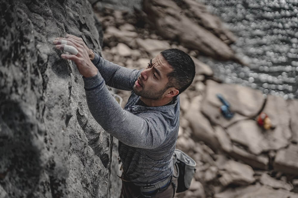 How To Survive A Zombie Apocalypse ? 8 climbing