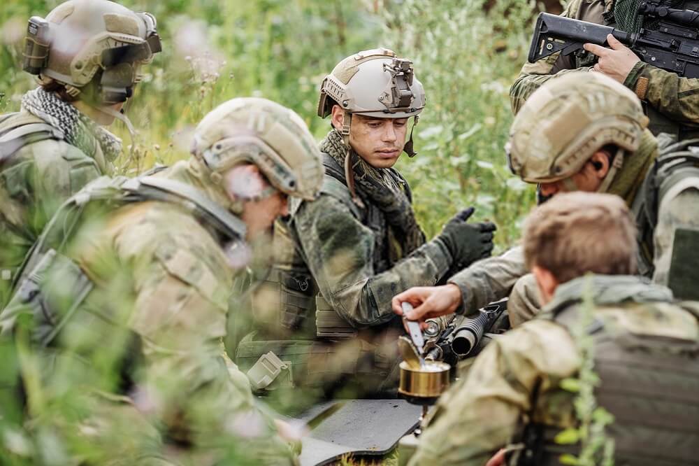 military eating